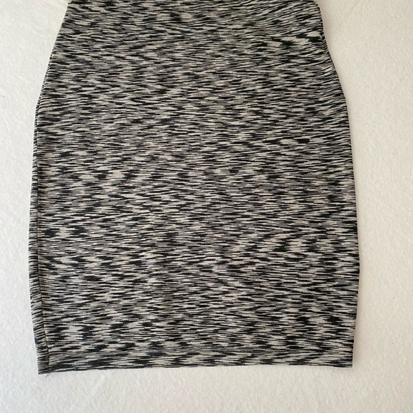 W-G-B by Walter Baker Stretch Pencil Skirt Size L - Picture 9 of 9